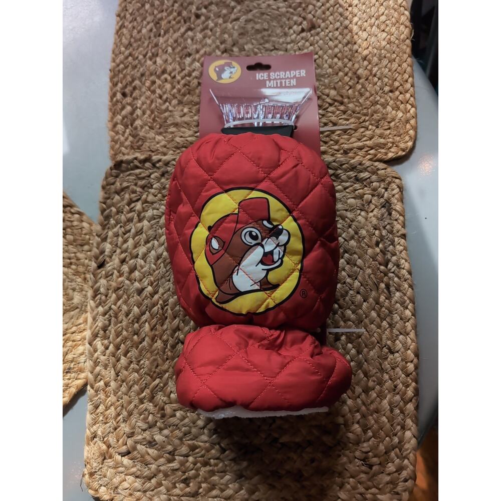 NWT Bucees Ice Scraper Warm Mitten Glove Red with Bu-cee's Logo